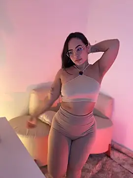 anniesweet02 online show from April 10, 2026, 9:08 pm