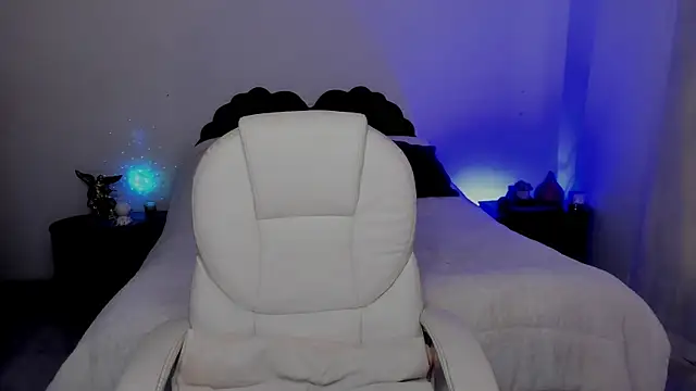 emilydolshe2 online show from November 11, 2025, 1:55 pm