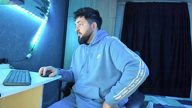 Eduu2322 online show from February 6, 2025, 11:04 pm