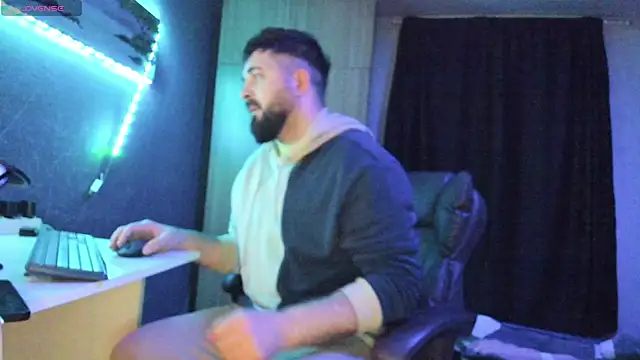 Eduu2322 online show from March 13, 2025, 9:48 pm