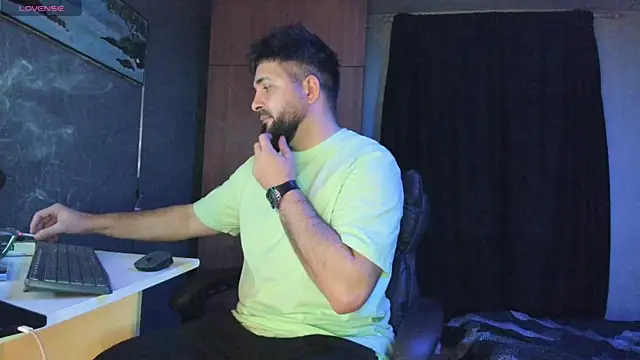 Eduu2322 online show from March 20, 2025, 10:29 pm