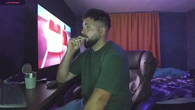 Eduu2322 online show from September 19, 2025, 7:14 pm