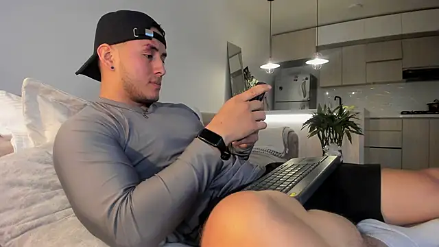 Snapshot of Chriskyle_ chatting on February 19, 2025, 2:44 am Chriskyle  online show from February 19, 2025, 2:44 am