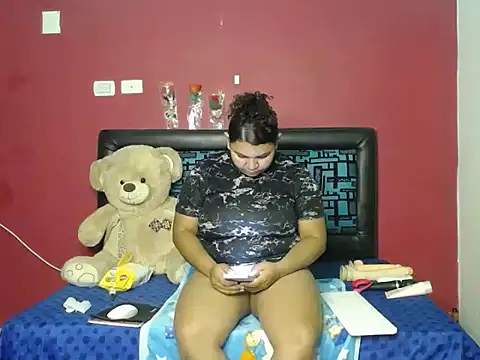 karolhot916 online show from March 2, 2026, 9:43 pm