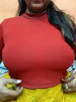 Snapshot of CUTE_SOPHIA- chatting on February 24, 2025, 8:25 pm CUTE SOPHIA- online show from February 24, 2025, 8:25 pm