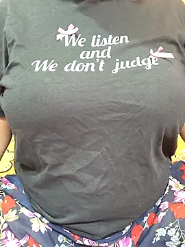 Snapshot of CUTE_SOPHIA- chatting on October 4, 2025, 11:03 pm CUTE SOPHIA- online show from October 4, 2025, 11:03 pm