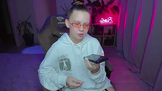 HelloRoxy online show from December 3, 2024, 12:46 am