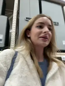 Snapshot of EvieEvans chatting on February 20, 2025, 6:24 pm EvieEvans online show from February 20, 2025, 6:24 pm