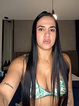 Snapshot of Bella_Fior chatting on August 2, 2026, 8:18 pm Bella Fior online show from August 2, 2026, 8:18 pm