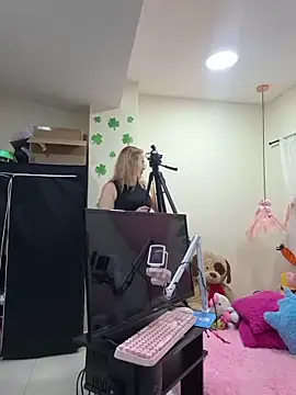 NaomiShimizu online show from April 6, 2026, 7:48 pm