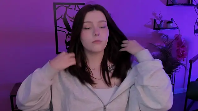 Snapshot of CoralineKeyns chatting on December 17, 2024, 5:18 am CoralineKeyns online show from December 17, 2024, 5:18 am