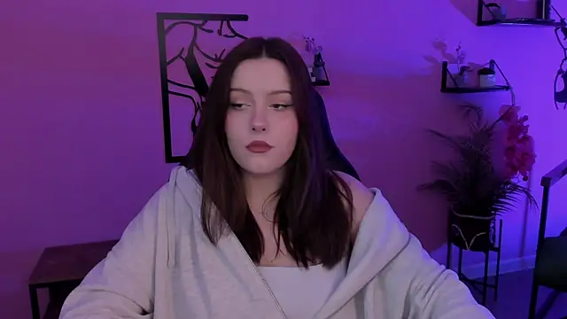 Snapshot of CoralineKeyns chatting on December 17, 2024, 11:39 am CoralineKeyns online show from December 17, 2024, 11:39 am