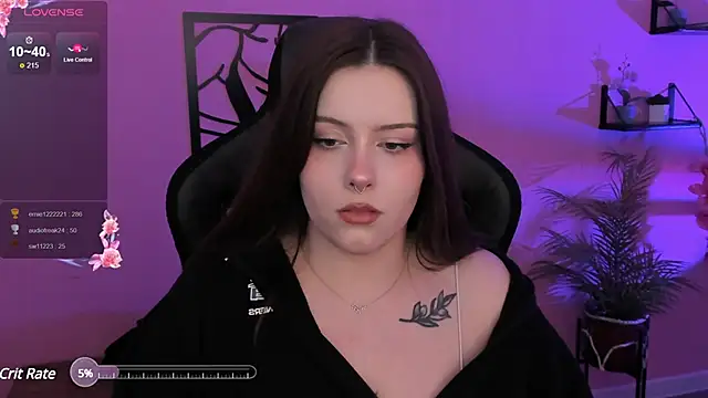 Snapshot of CoralineKeyns chatting on January 28, 2025, 11:38 am CoralineKeyns online show from January 28, 2025, 11:38 am