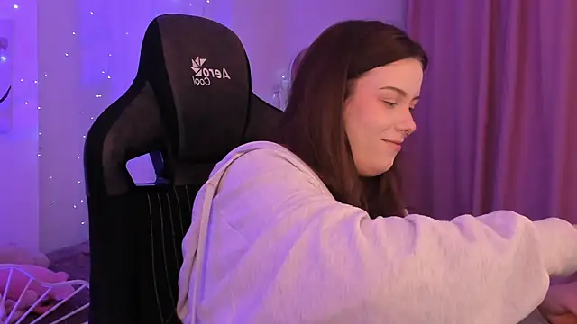 Snapshot of CoralineKeyns chatting on February 4, 2025, 5:10 am CoralineKeyns online show from February 4, 2025, 5:10 am