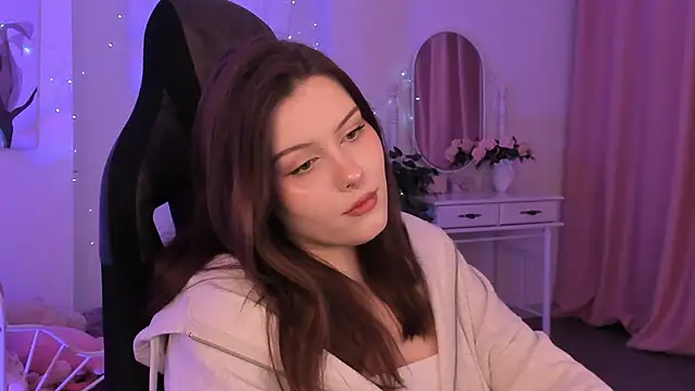 Snapshot of CoralineKeyns chatting on February 4, 2025, 11:16 am CoralineKeyns online show from February 4, 2025, 11:16 am