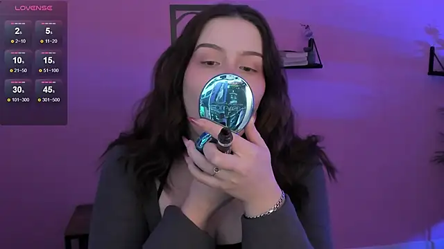 Snapshot of CoralineKeyns chatting on February 19, 2025, 5:27 am CoralineKeyns online show from February 19, 2025, 5:27 am