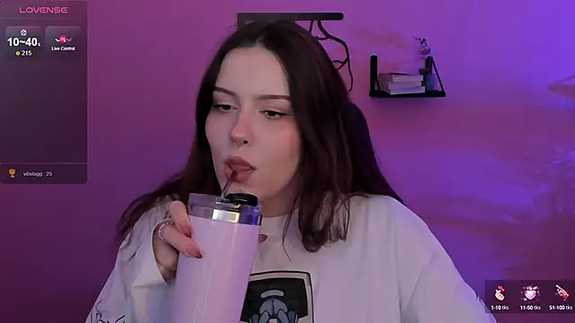 Snapshot of CoralineKeyns chatting on February 21, 2025, 8:51 am CoralineKeyns online show from February 21, 2025, 8:51 am