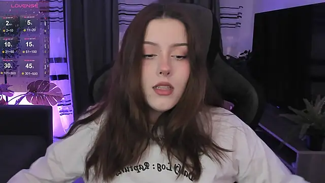 Snapshot of CoralineKeyns chatting on February 25, 2025, 5:41 am CoralineKeyns online show from February 25, 2025, 5:41 am