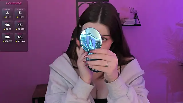 Snapshot of CoralineKeyns chatting on February 27, 2025, 5:24 am CoralineKeyns online show from February 27, 2025, 5:24 am