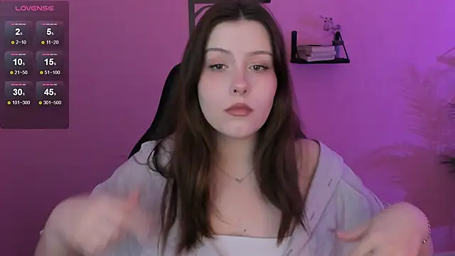 Snapshot of CoralineKeyns chatting on February 28, 2025, 5:48 am CoralineKeyns online show from February 28, 2025, 5:48 am