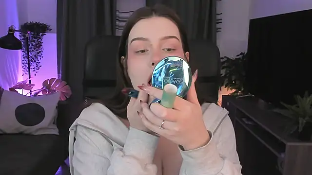 Snapshot of CoralineKeyns chatting on March 4, 2025, 5:11 am CoralineKeyns online show from March 4, 2025, 5:11 am