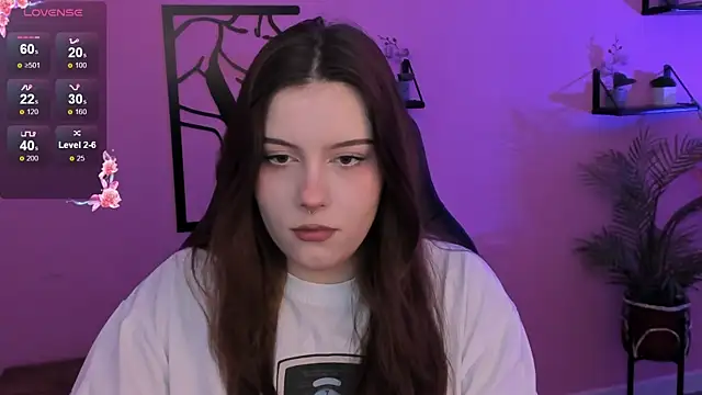 Snapshot of CoralineKeyns chatting on March 5, 2025, 5:40 am CoralineKeyns online show from March 5, 2025, 5:40 am