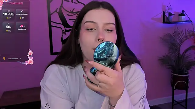 Snapshot of CoralineKeyns chatting on March 5, 2025, 8:43 am CoralineKeyns online show from March 5, 2025, 8:43 am