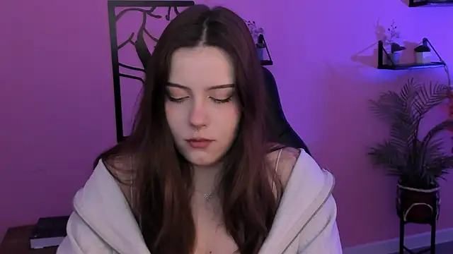 Snapshot of CoralineKeyns chatting on March 6, 2025, 5:14 am CoralineKeyns online show from March 6, 2025, 5:14 am