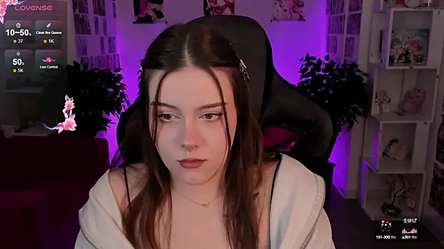 Snapshot of CoralineKeyns chatting on March 10, 2025, 5:33 am CoralineKeyns online show from March 10, 2025, 5:33 am