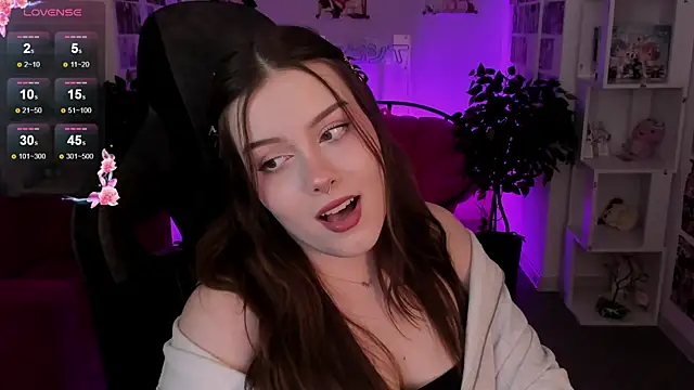 Snapshot of CoralineKeyns chatting on March 10, 2025, 8:37 am CoralineKeyns online show from March 10, 2025, 8:37 am