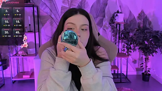 Snapshot of CoralineKeyns chatting on September 13, 2025, 5:18 am CoralineKeyns online show from September 13, 2025, 5:18 am