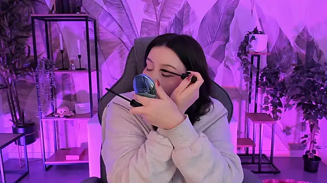 Snapshot of CoralineKeyns chatting on September 19, 2025, 5:20 am CoralineKeyns online show from September 19, 2025, 5:20 am