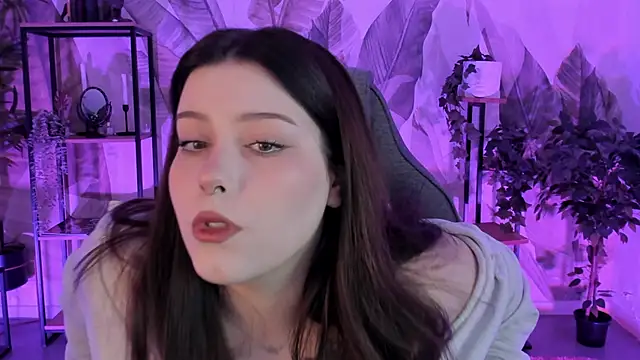 Snapshot of CoralineKeyns chatting on September 30, 2025, 5:23 am CoralineKeyns online show from September 30, 2025, 5:23 am