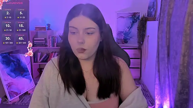 Snapshot of CoralineKeyns chatting on October 6, 2025, 5:27 am CoralineKeyns online show from October 6, 2025, 5:27 am