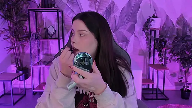 Snapshot of CoralineKeyns chatting on October 7, 2025, 5:15 am CoralineKeyns online show from October 7, 2025, 5:15 am