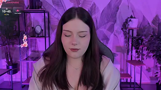 Snapshot of CoralineKeyns chatting on October 9, 2025, 5:38 am CoralineKeyns online show from October 9, 2025, 5:38 am