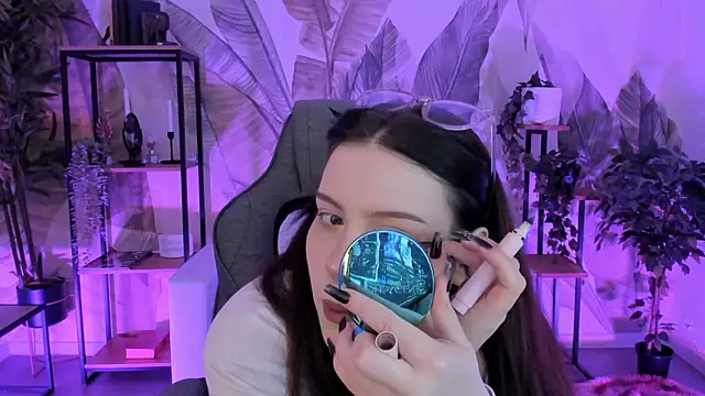 Snapshot of CoralineKeyns chatting on October 21, 2025, 5:19 am CoralineKeyns online show from October 21, 2025, 5:19 am