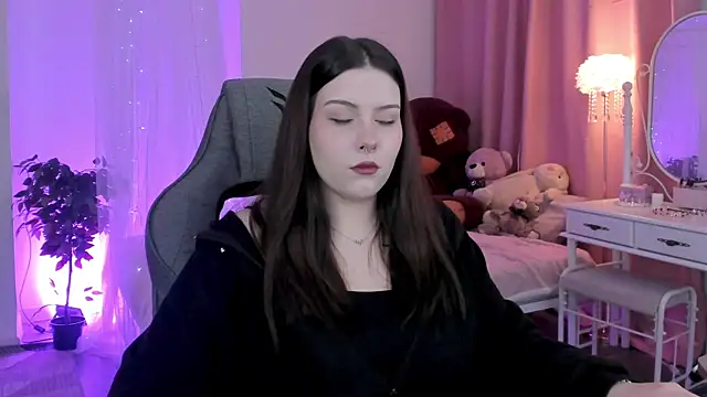 CoralineKeyns online show from November 4, 2025, 5:50 am