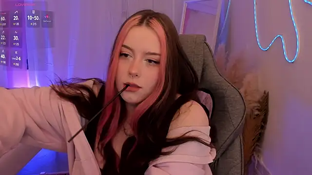 CoralineKeyns online show from June 20, 2026, 2:36 am