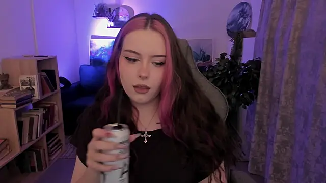CoralineKeyns online show from July 31, 2026, 5:29 am