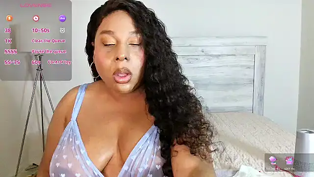 Snapshot of Carmen_Cream chatting on April 16, 2026, 8:04 am Carmen Cream online show from April 16, 2026, 8:04 am
