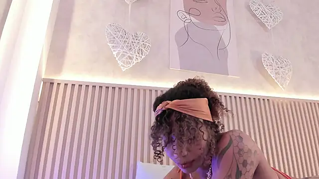 daiana curly online show from October 27, 2025, 7:51 pm