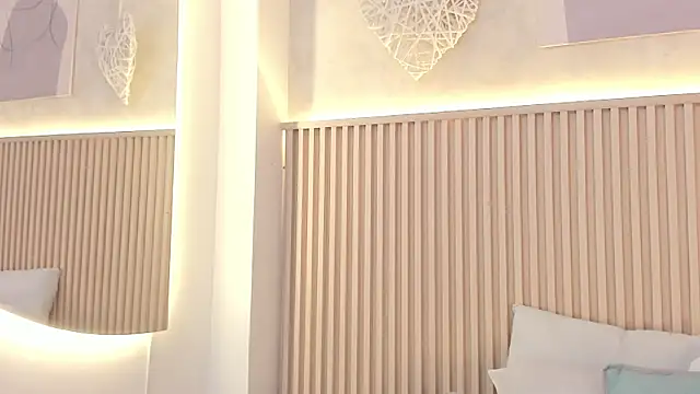 daiana curly online show from March 17, 2026, 7:39 pm