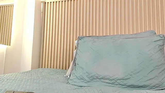 daiana curly online show from March 18, 2026, 8:23 pm