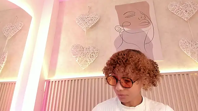 Snapshot of daiana_curly chatting on June 24, 2026, 7:13 pm daiana curly online show from June 24, 2026, 7:13 pm