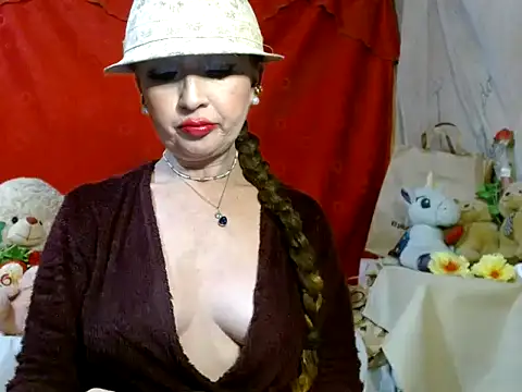 hottieperla online show from February 11, 2026, 7:41 pm