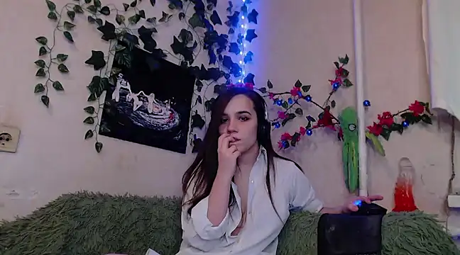 Snapshot of Tiny_Witch chatting on January 21, 2025, 11:02 pm Tiny Witch online show from January 21, 2025, 11:02 pm