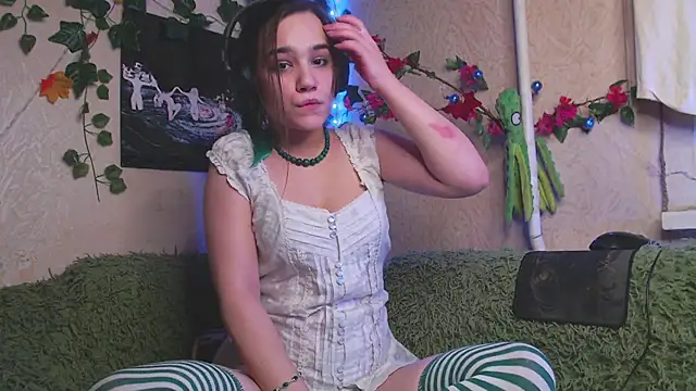 Snapshot of Tiny_Witch chatting on October 30, 2025, 10:43 pm Tiny Witch online show from October 30, 2025, 10:43 pm