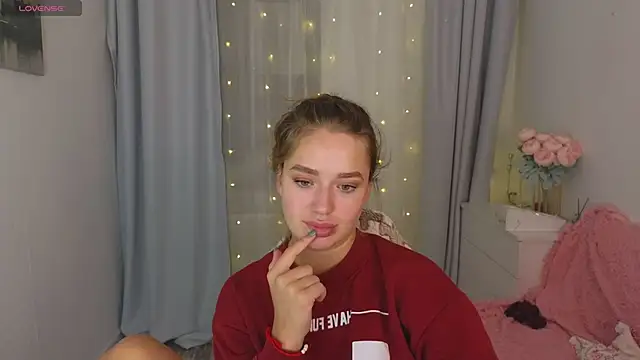 LovelyJessie online show from March 10, 2025, 1:43 pm