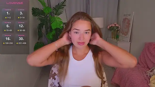 Snapshot of LovelyJessie chatting on July 17, 2026, 1:40 pm LovelyJessie online show from July 17, 2026, 1:40 pm